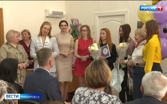 «Здорово, что организовали этот праздник»: народную премию «Акушерке с любовью» вручили в Хабаровске