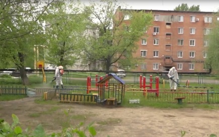В социальных учреждениях Энгельса сегодня провели дезинфекцию открытых территорий