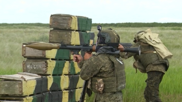 Закалка на полигоне: новобранцы Южного военного округа проходят интенсивную подготовку перед отправкой в зону СВО