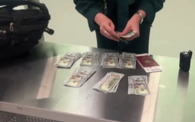 В аэропорту Сочи у пассажиров нашли больше 13 тысяч незадекларированных долларов