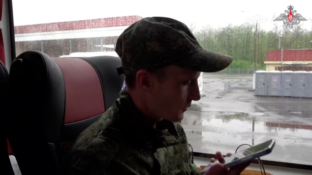 "Еду домой": вернувшиеся из плена военные РФ связались с родственниками