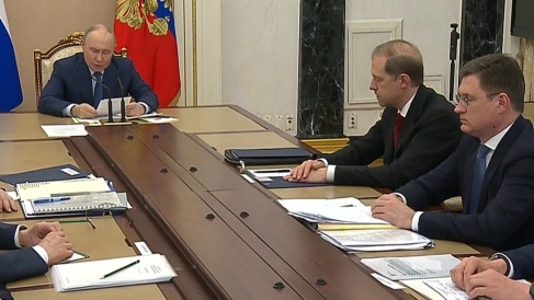 Владимир Путин поручил закрепить положительную динамику в экономике страны