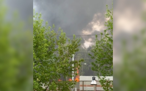 Очевидец запечатлел сильный пожар на востоке Москве