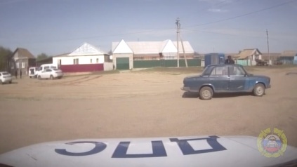 Под Волгоградом владельца "Жигулей" задержали за попытку подкупа инспектора ДПС