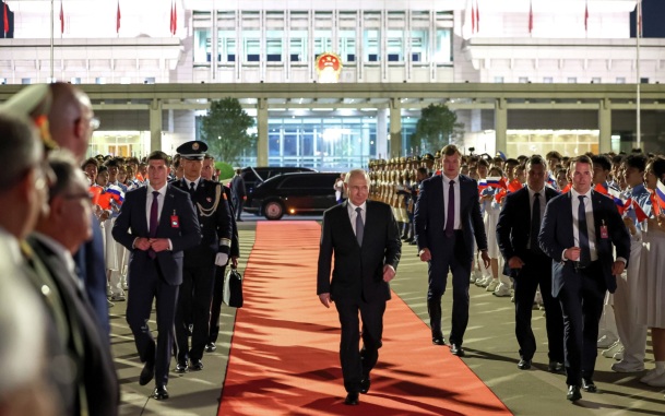 Итоги визита Путина в КНР, ядерные учения и вековой рекорд жары