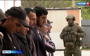 Десяти мигрантам вручили повестки в военкомат после очередного рейда в Хабаровске