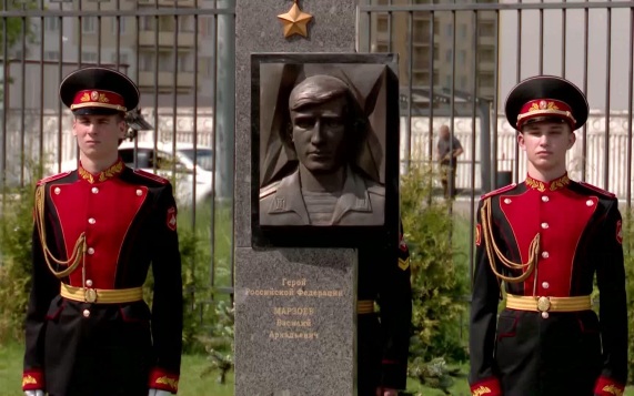Память в бронзе: в Тверском суворовском училище открыли барельефы Героям России