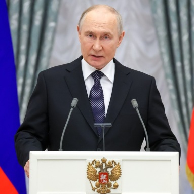 Владимир Путин вручил Георгиевские кресты участникам СВО