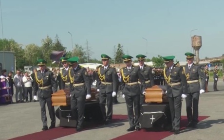 На словацко-украинской границе представители киевского режима встретили гроб с останками одного из главарей украинского национализма