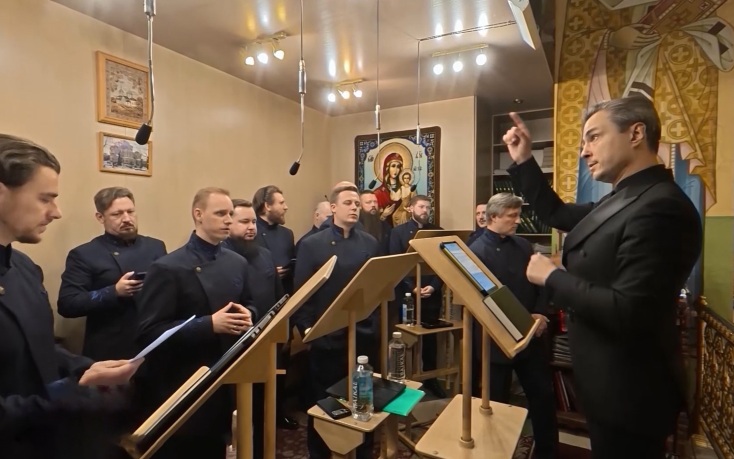 Сретенский хор пропел молитвы на клиросе магаданского собора
