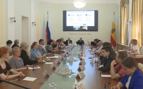 Вопросы демографии и поддержки семей обсудили в Облдуме