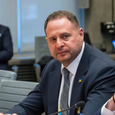 Зеленский не комментирует коррупционный скандал