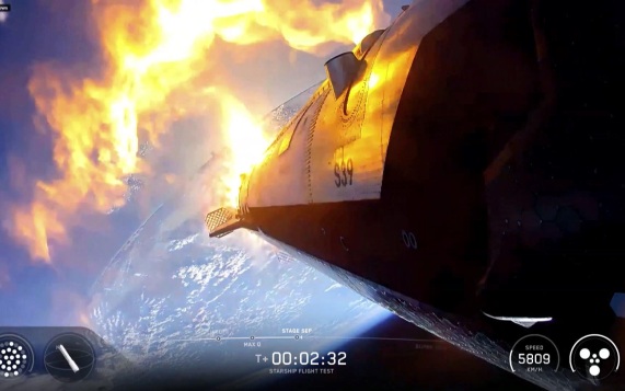 Со второй попытки: Starship взлетел на орбиту и взорвался при посадке