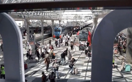 Возвращение легенды: В Москве после двухлетней реконструкции открылся Ленинградский вокзал