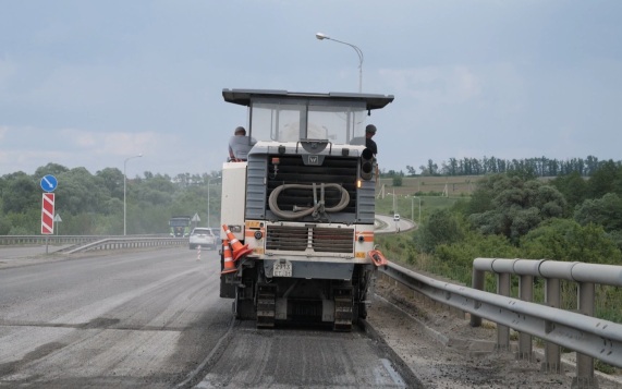 В Корочанском округе обновляют дорожное полотно