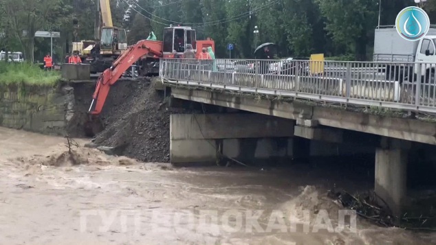 Юг России уходит под воду: ливни затопили дома и дороги