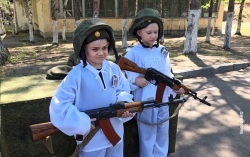 Около 50 детсадовцев Белогорска приняли участие в военно-патриотической игре "Зарница"
