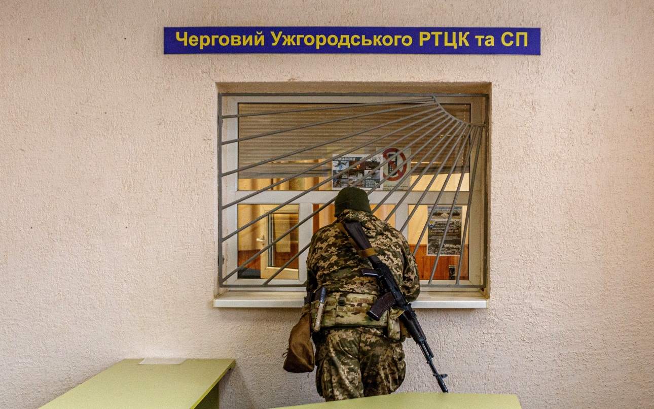 Сотрудники военкоматов на Украине улучшали показатели, не только устраивая отлов людей, но и фабрикуя дела мобилизованных