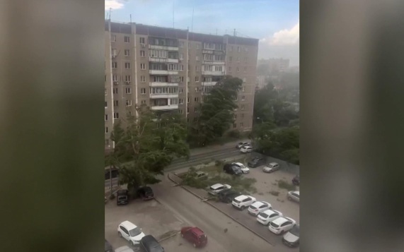 Ураганный ветер и полевая буря обрушились на Челябинск