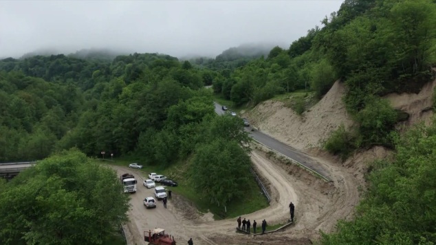 Оползень в Дуц-Хуторе: дорога обрушилась, жителей эвакуировали