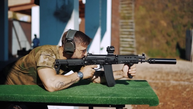 Сравниваем винтовки steyr aug, FN SCAR-L и АК 1