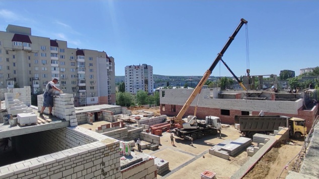 Новая школа на 1100 мест в Саратове: решение проблемы переполненных классов