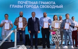 Более 6 000 человек хором спели "Я свободен" на Дне химика в Свободном