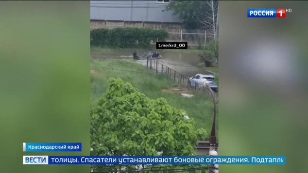 В Краснодаре наводнение затопило набережную, а в Бурятии лето началось со снега