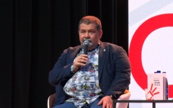 «Дозоры», «Смешарики» и фантастика: Сергей Лукьяненко впервые встретился с читателями в Благовещенске