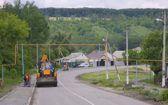 В селе Хохлово Белгородского округа ремонтируют участок дороги протяженностью 1,7 км