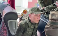 МО РФ опубликовало видео с вернувшимися из плена военными.