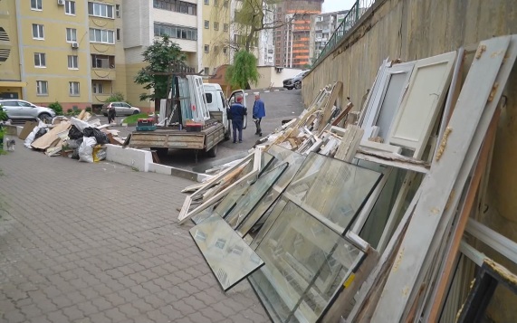 В Белгороде в пострадавшем от атаки БПЛА доме на улице Вокзальной заменили окна в 70 квартирах