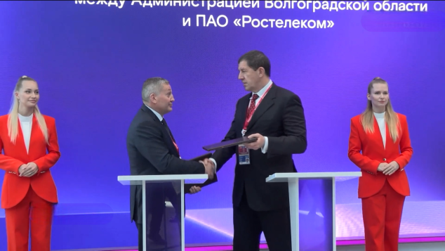 Андрей Бочаров принимает участие в пленарном заседании, где выступит Владимир Путин