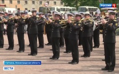 Оркестры флота исполняют марши в Гатчине к юбилеям флота и дворца