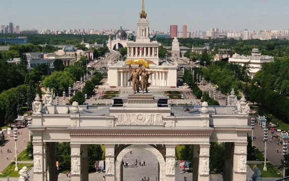 Москва, как много в этом городе…