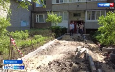 В Мичуринске обустраивают придомовую территорию по нацпроекту