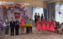 Веера, песни и бег наперегонки: китайская делегация побывала в гостях у благовещенского детского сада