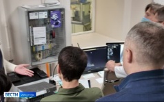 Экскурсию по новым отделениям провел для инвесторов главный врач Иркутской областной детской больницы