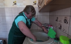 Курские социальные работники продолжают помогать людям