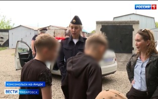 "Не должен выезжать!": штрафами и эвакуатором дорожные инспекторы борются с детьми на питбайках