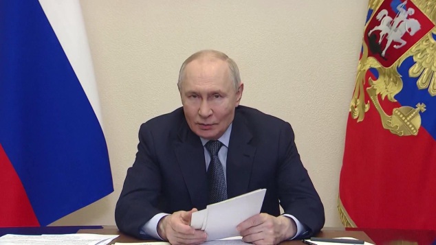 "Безопасность и поддержка": Владимир Путин поручил кабмину снизить налоги для многодетных семей и защитить детей на каникулах