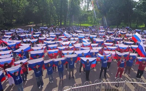 Сегодня вся страна отмечает День России