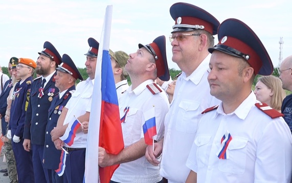 В День России на Меловой горе в Белгороде подняли государственный флаг