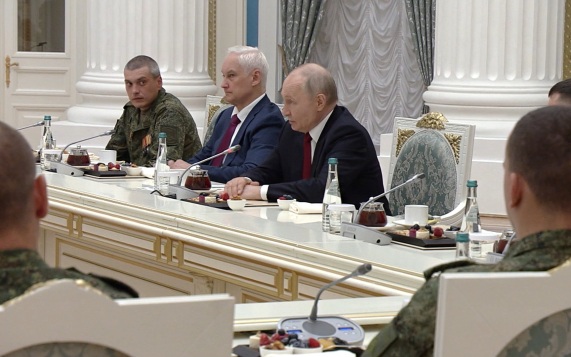 Путин встретился с участниками штурмовых подразделений СВО в День России