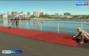 "Как на морском побережье": беговые дорожки с освещением и скамейками делают на дамбе Хабаровска