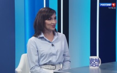Интервью. Анастасия Крюкова о спектакле для малышей: про Умную собачку Соню, мир, который она раскрашивает, и театр на подушках