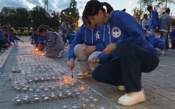 В Белгороде зажгли 10 тысяч свечей