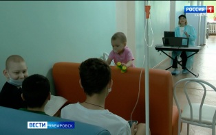 «Это украшает лечение»: в Хабаровске дали концерт для юных пациентов онкологического отделения