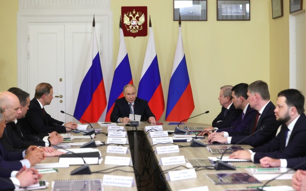 Владимир Путин потребовал от новых российских самолетов успешной конкуренции с западными образцами