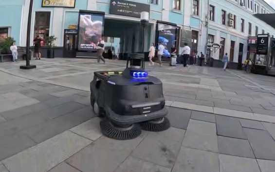 "Пухосос" выходит на маршрут: в Москве тестируют робота‑уборщика